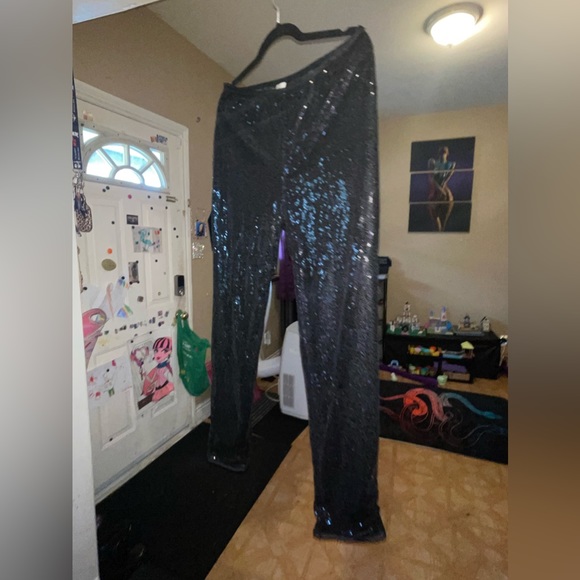 Black sequin pants. Short inseam. Sequins front and back. - Picture 4 of 6